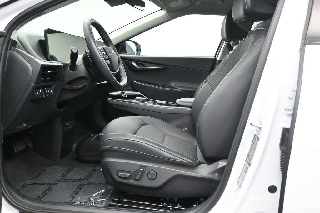 Used 2025 Kia EV6 Light RWD image 12
