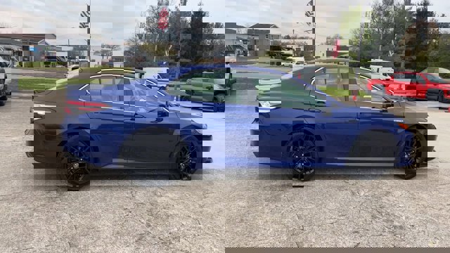 Used 2018 Toyota Camry XLE image 9