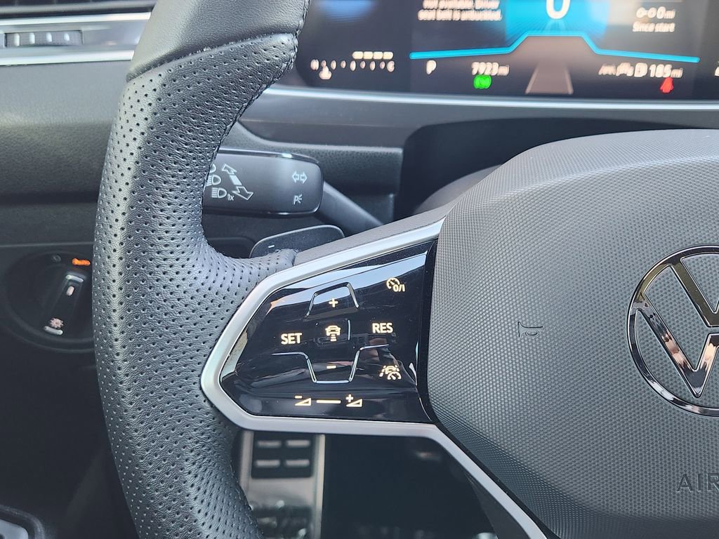 Used 2024 Volkswagen Tiguan SE R-Line image 16