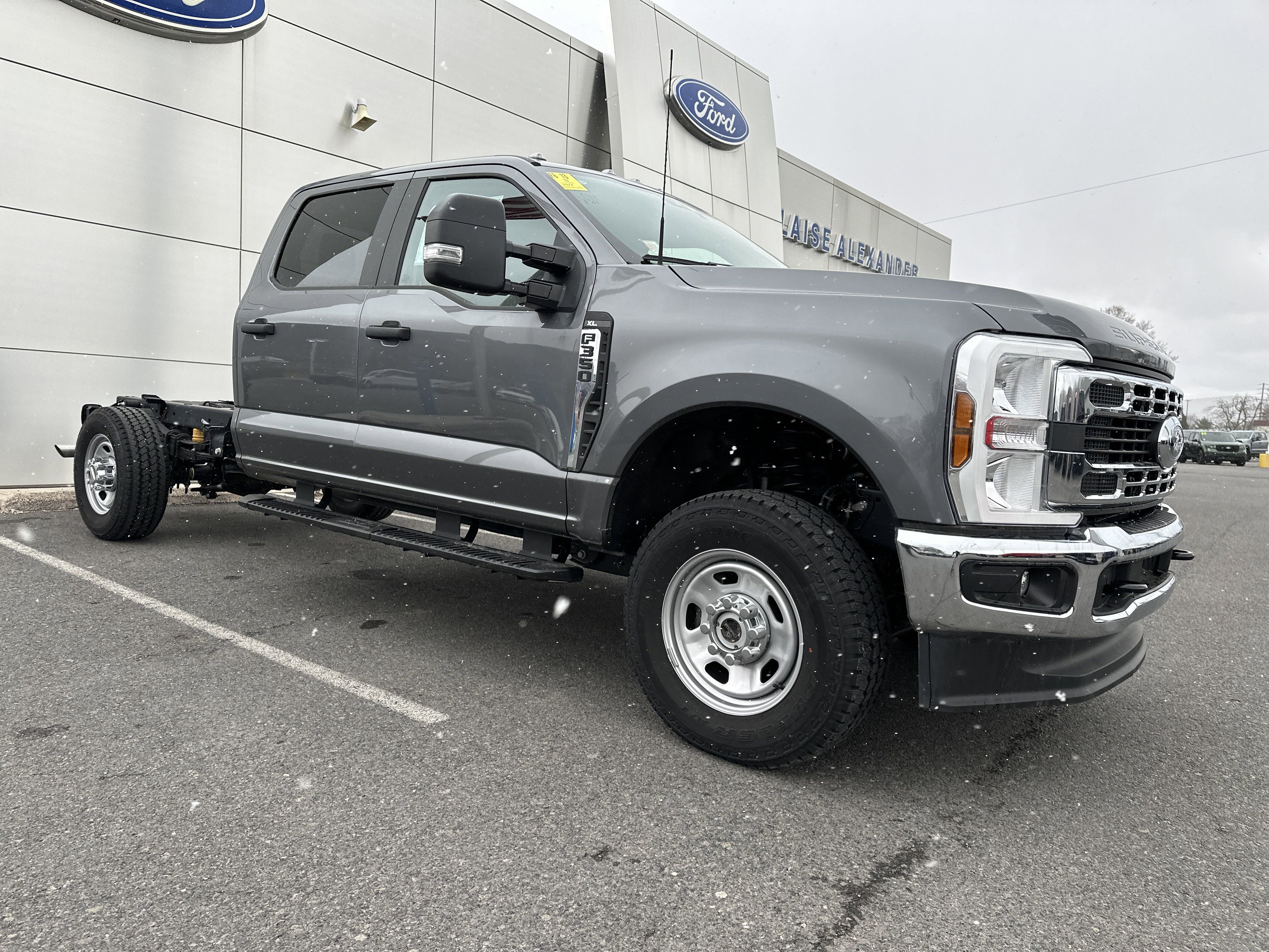 New 2024 Ford F350 XL w/ XL Chrome Package image 1
