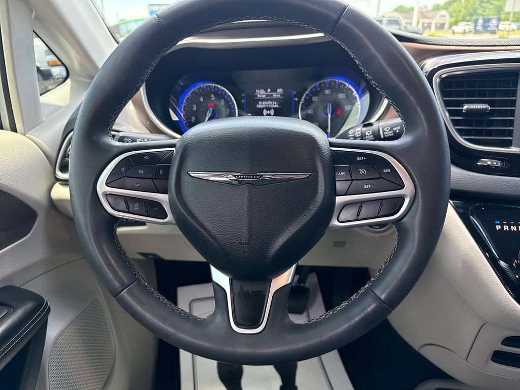 Used 2022 Chrysler Voyager LX FWD image 17