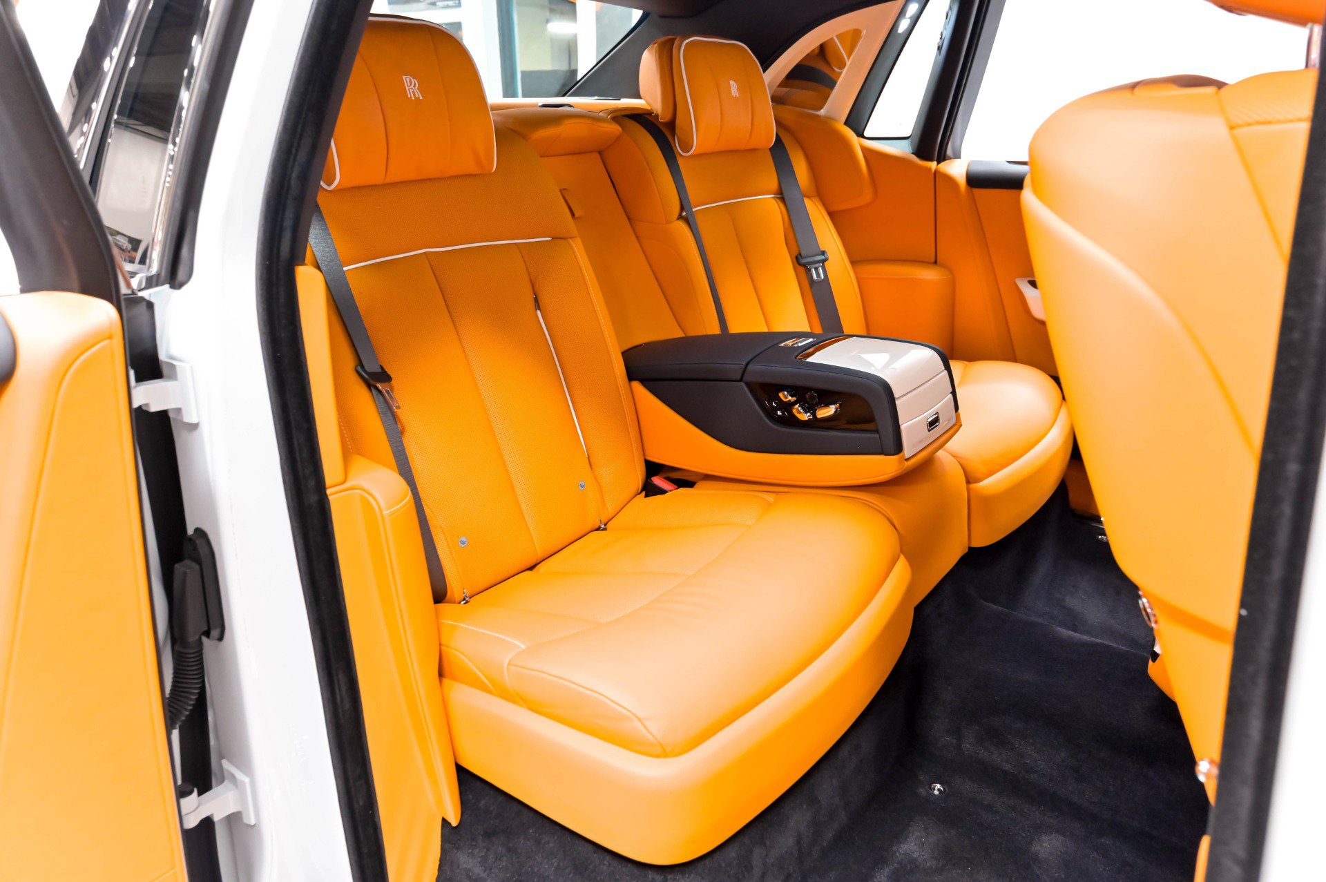 Used 2022 Rolls-Royce Phantom Sedan w/ The Phantom Package RWD image 34