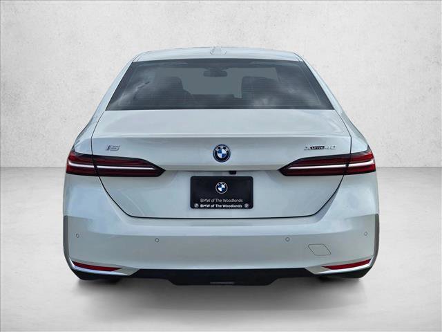 New 2026 BMW i5 eDrive40 w/ Premium Package image 5