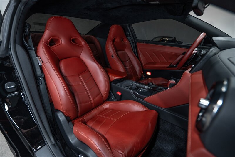 Used 2021 Nissan GT-R Premium AWD/4WD image 29