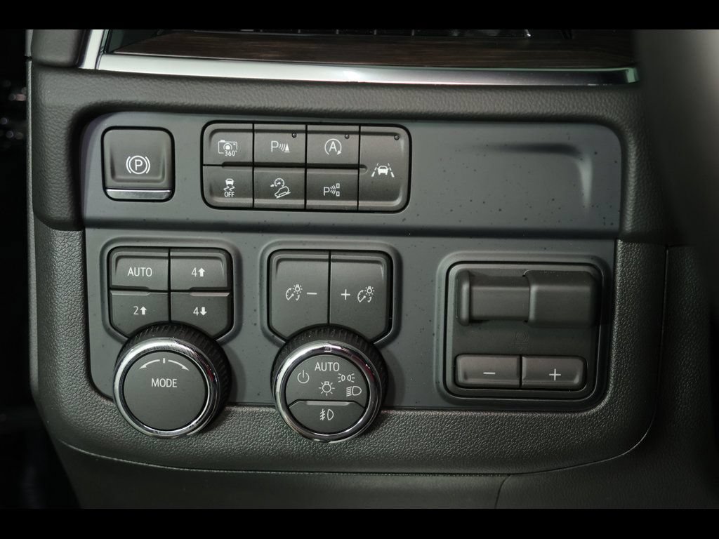 Used 2026 Chevrolet Tahoe LT w/ Comfort Package AWD/4WD image 16