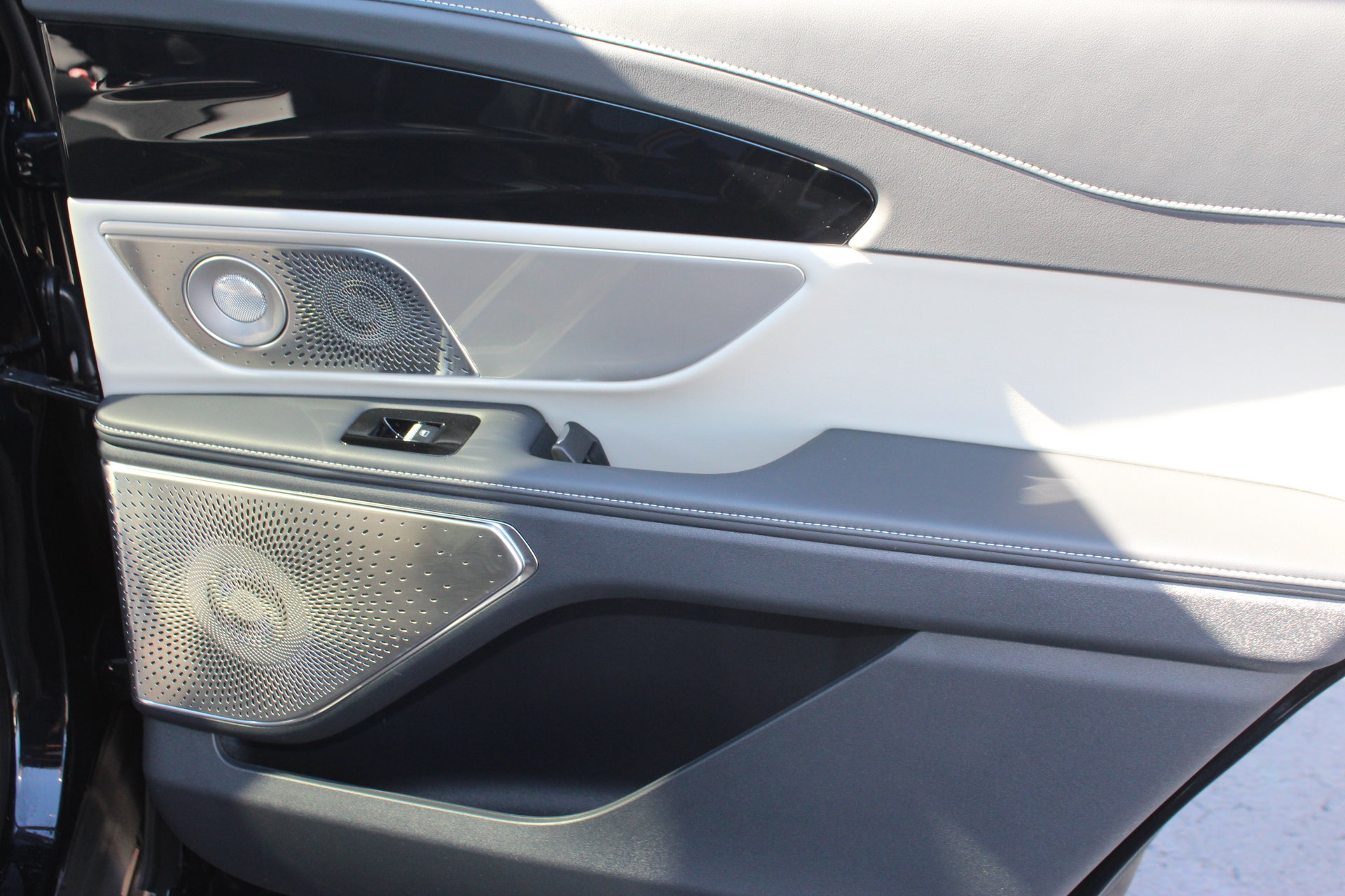 Used 2024 Lincoln Nautilus Reserve w/ Equipment Group 203A image 31