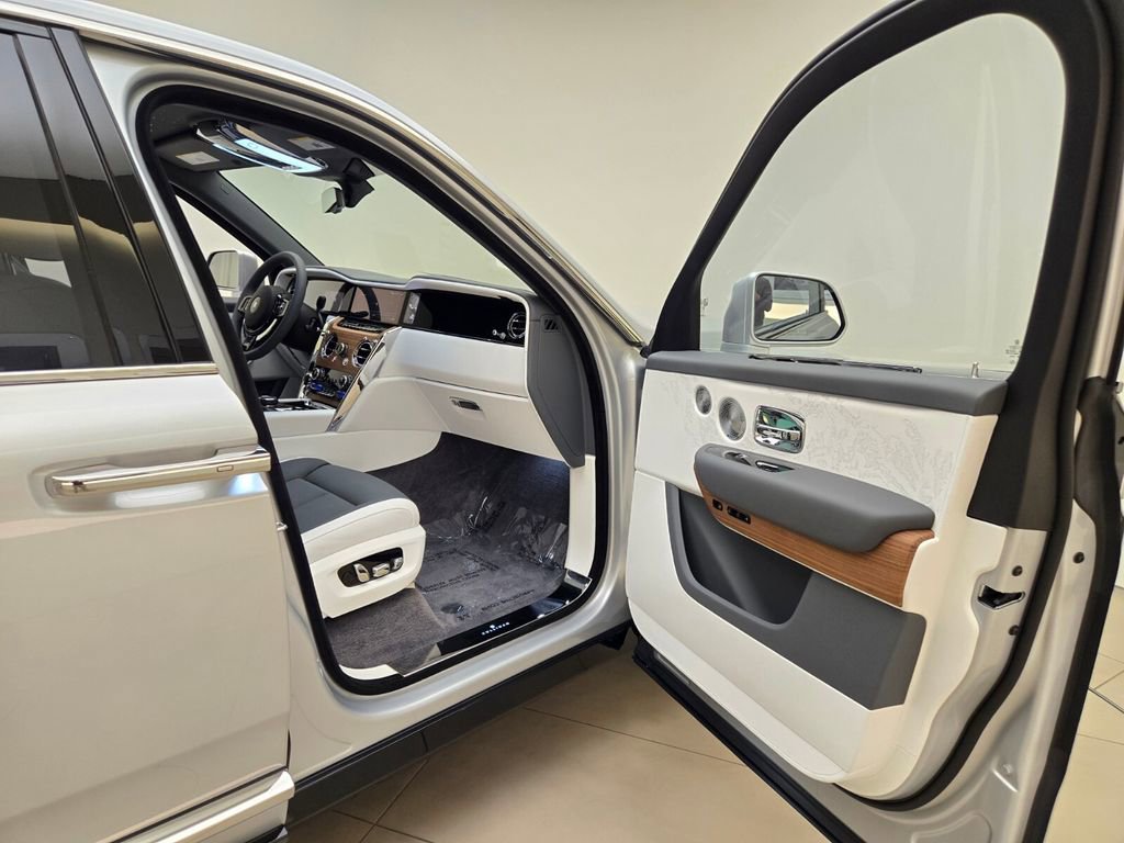 New 2026 Rolls-Royce Cullinan image 27