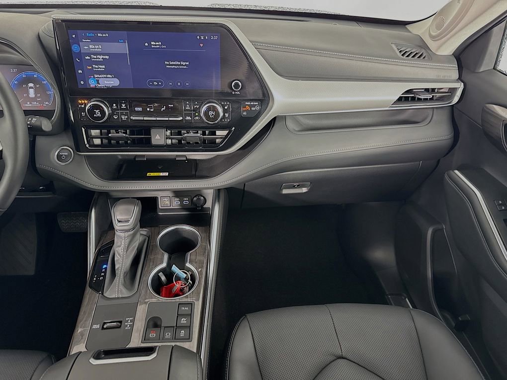 Used 2025 Toyota Highlander Platinum image 26
