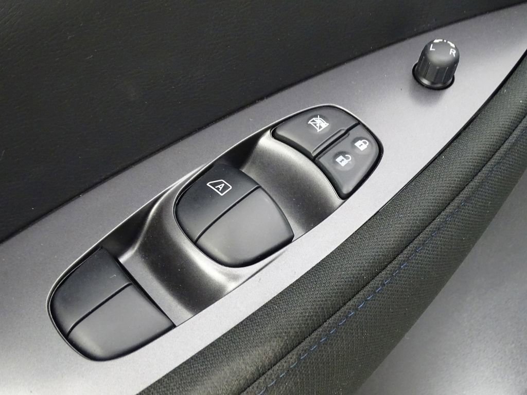 Used 2023 Nissan Leaf S image 16