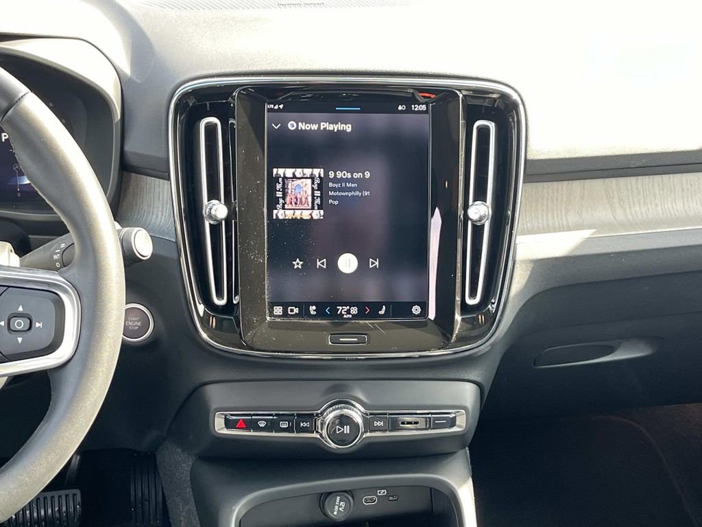 Used 2023 Volvo XC40 B5 Ultimate w/ Climate Package image 16