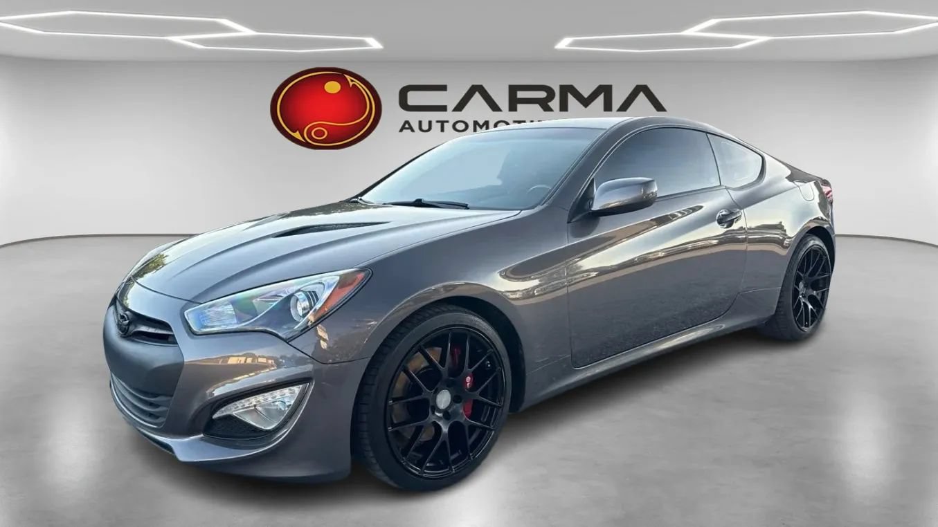 Used 2013 Hyundai Genesis 3.8 RWD image 1