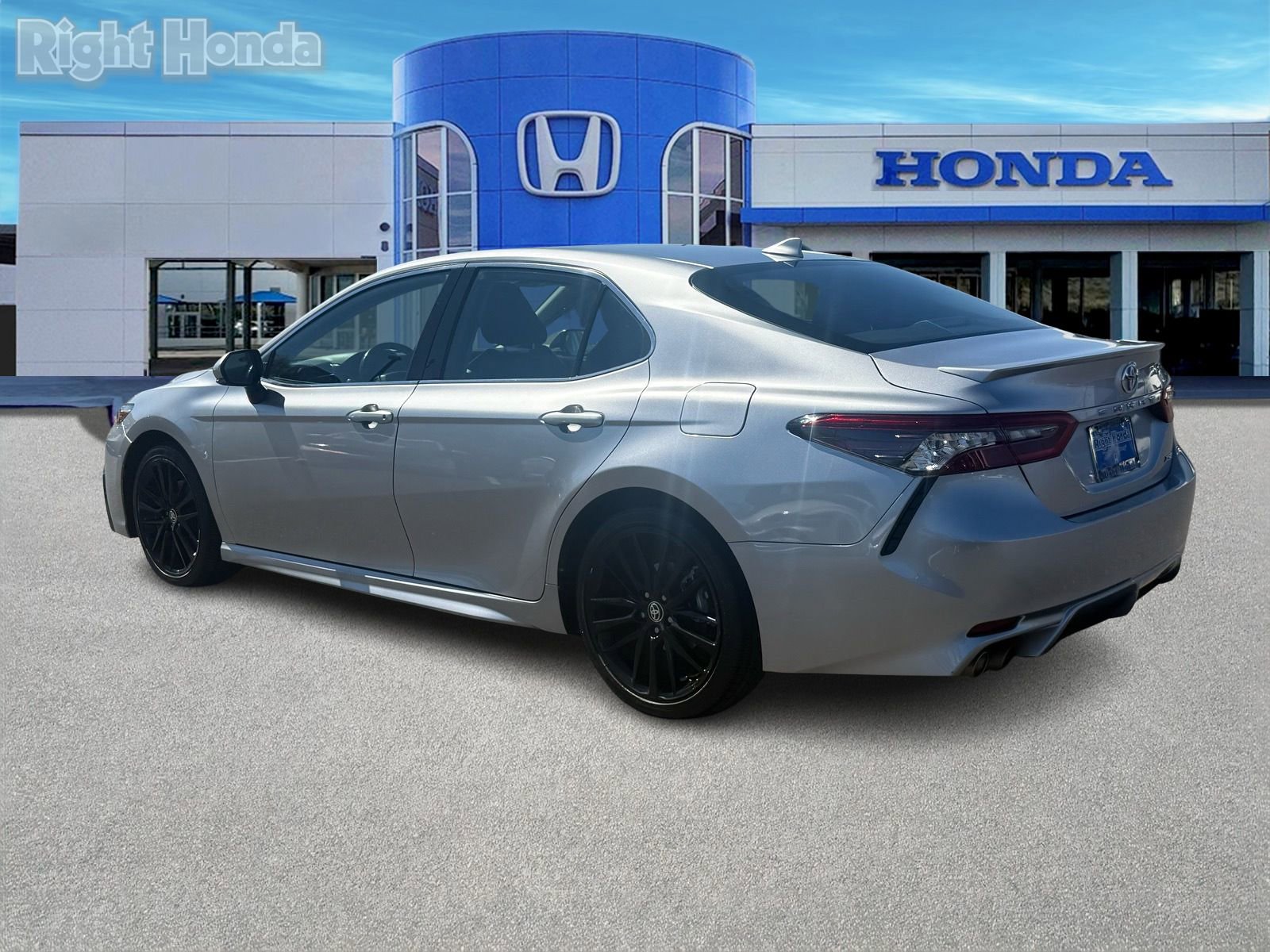 Used 2023 Toyota Camry XSE image 4