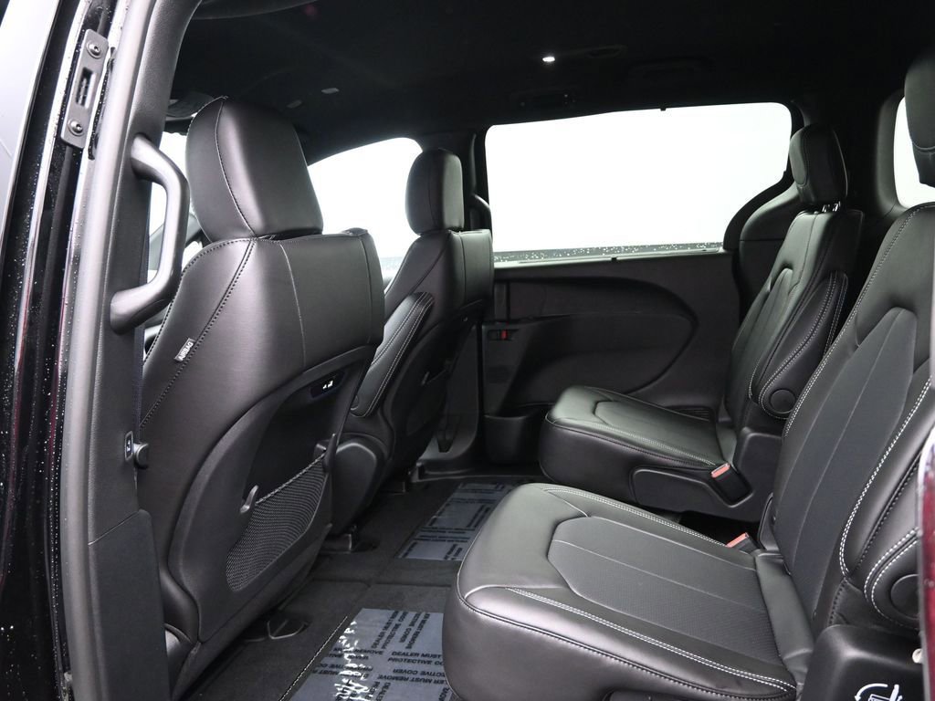 New 2026 Chrysler Pacifica Select image 23