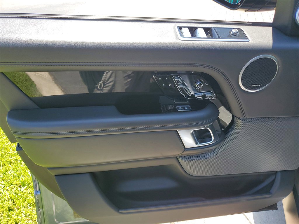 Used 2020 Land Rover Range Rover HSE image 19