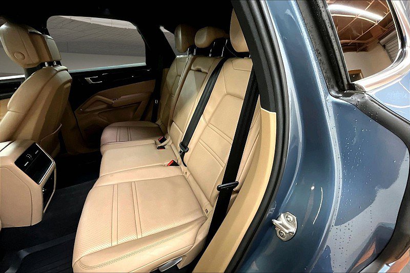 Used 2019 Porsche Cayenne AWD/4WD image 25