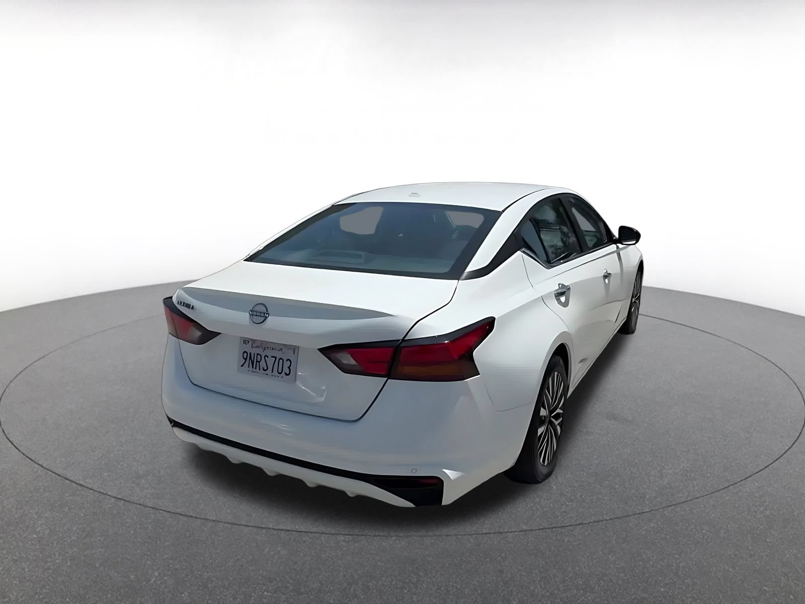 Used 2025 Nissan Altima 2.5 SV FWD image 13
