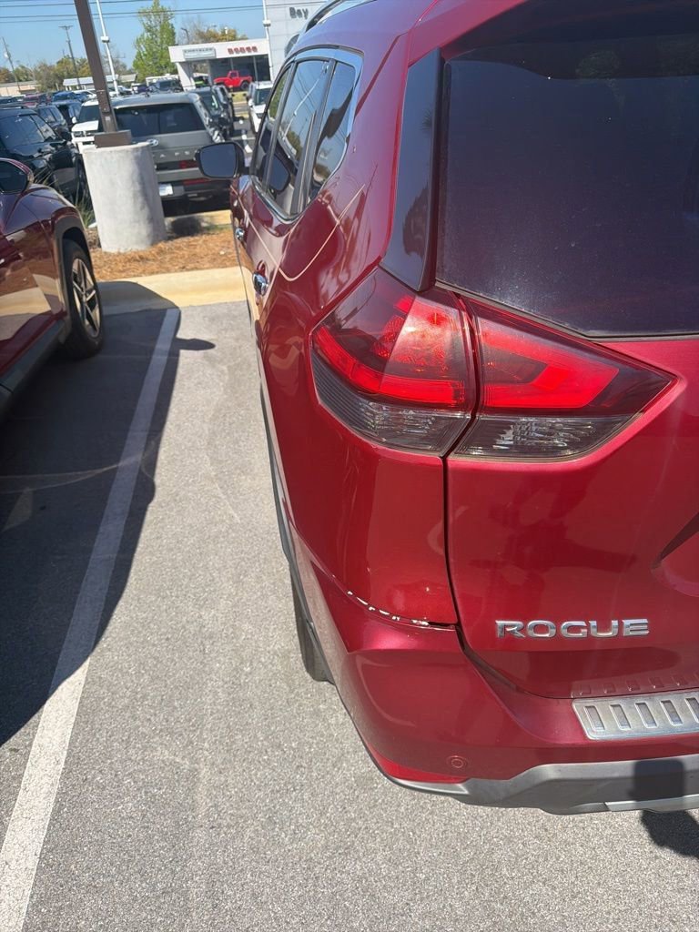 Used 2019 Nissan Rogue SL w/ Premium Package image 14