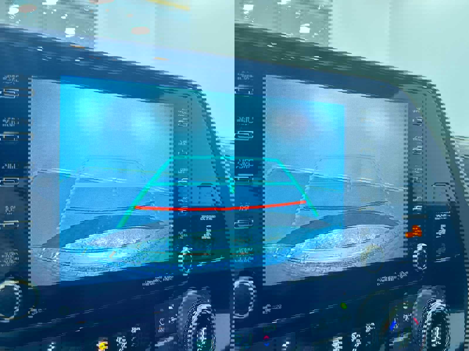 Used 2022 Toyota Highlander XLE image 27