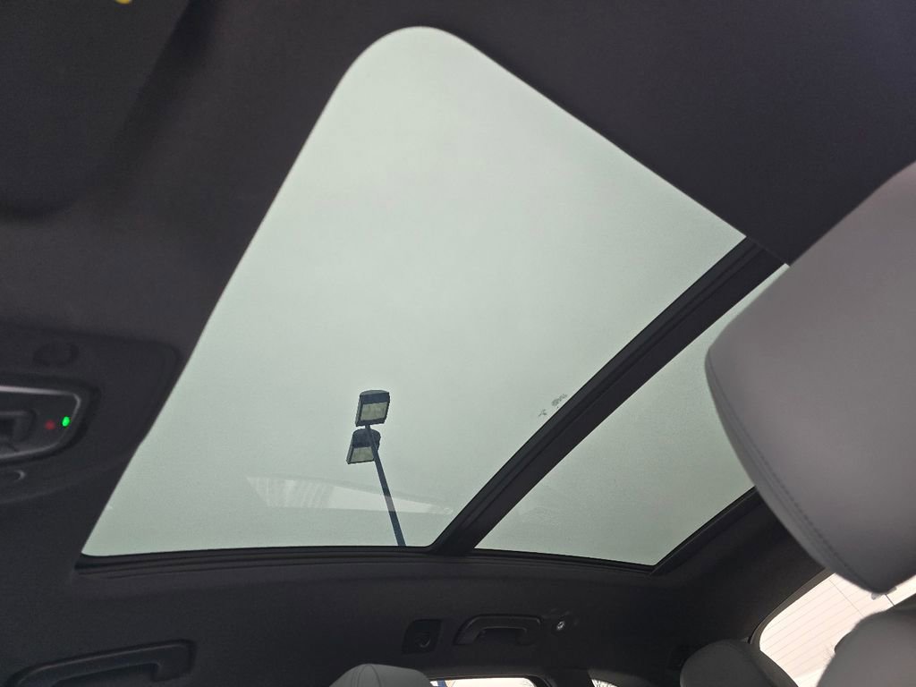 Used 2024 Audi SQ5 Premium Plus w/ Premium Plus Package image 3