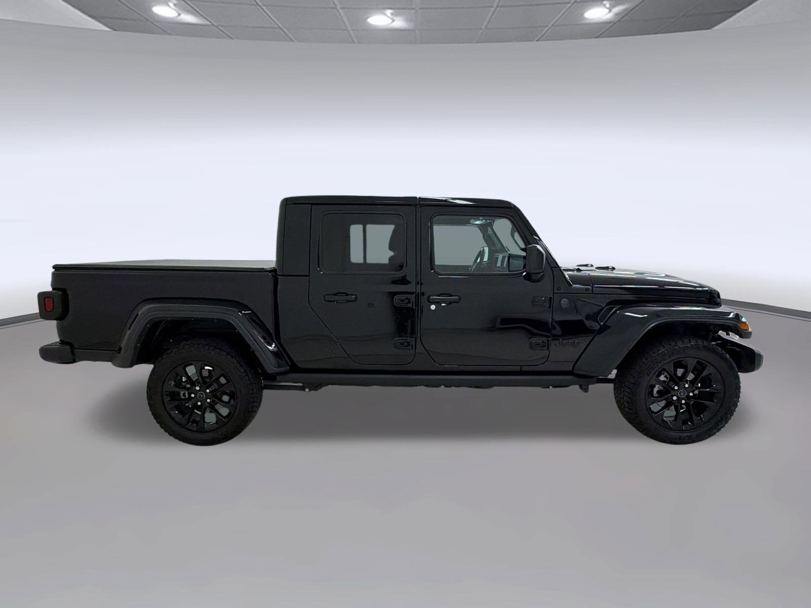 Used 2025 Jeep Gladiator Sport AWD/4WD image 8