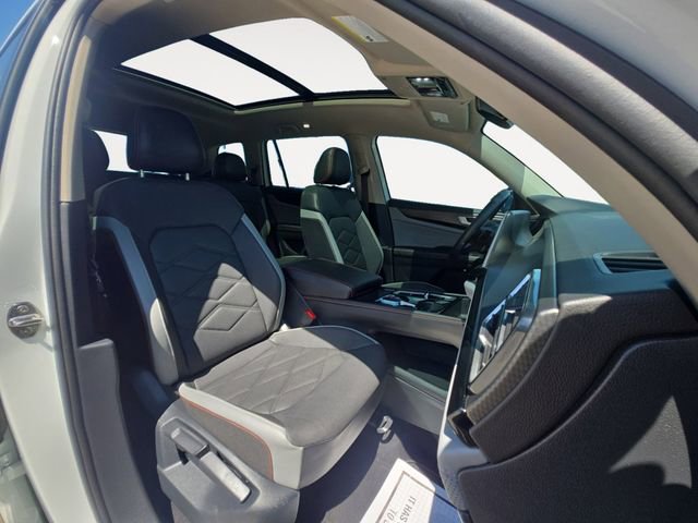Used 2024 Volkswagen Atlas Peak Edition SE AWD/4WD image 15