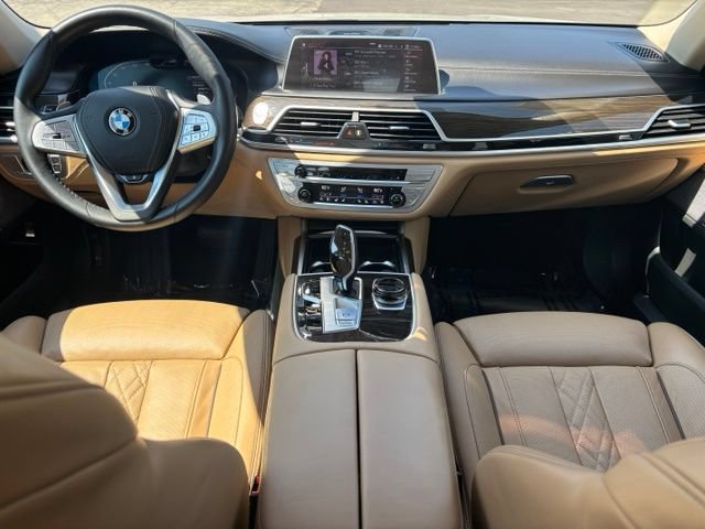Used 2021 BMW 750i xDrive w/ Autobahn Package AWD/4WD image 18
