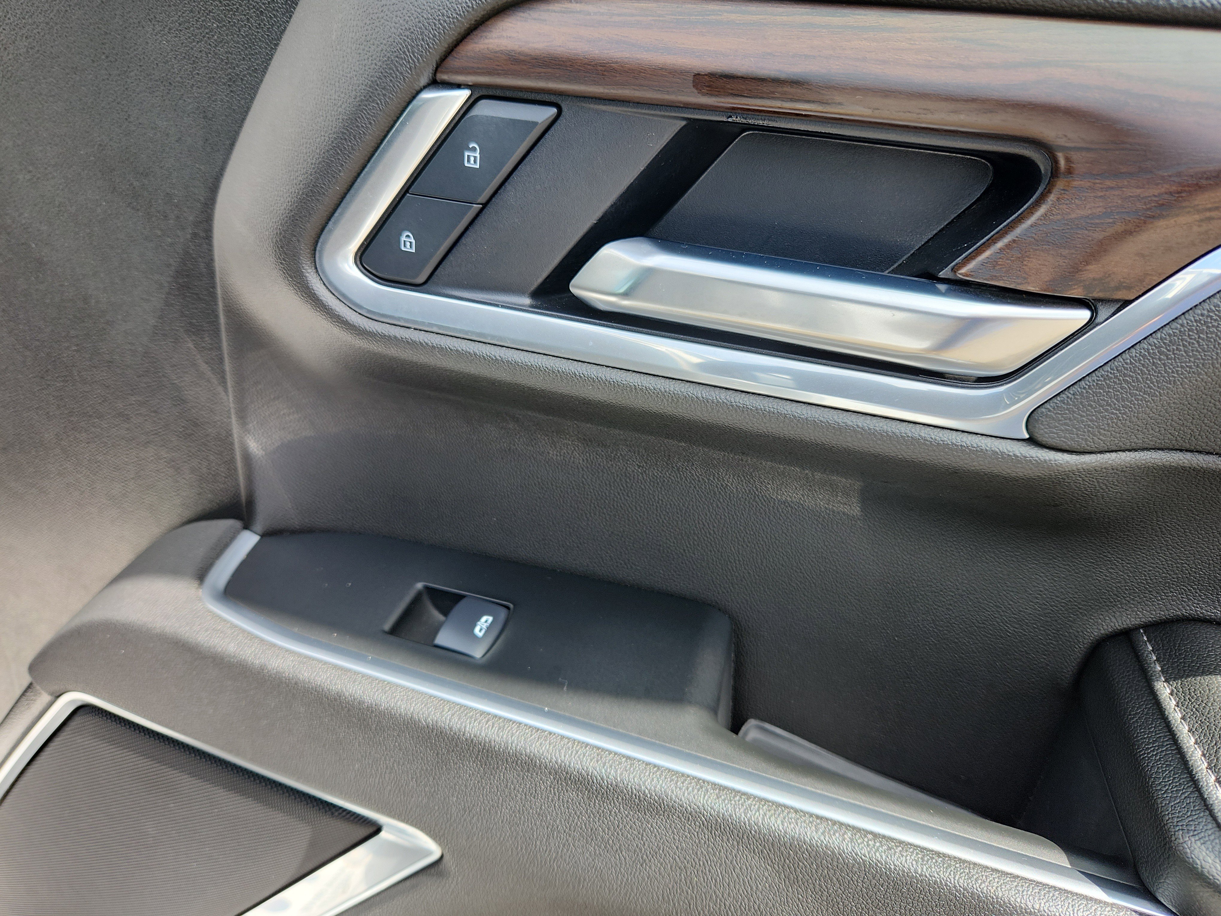 Used 2025 GMC Sierra 1500 SLT image 46