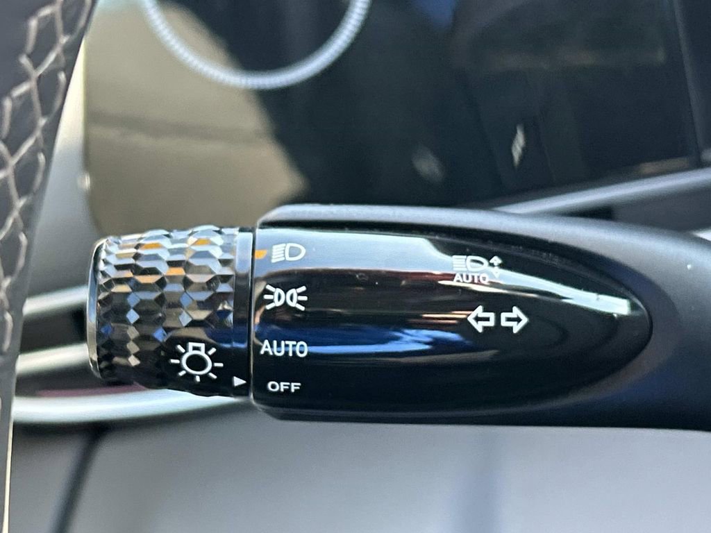 Certified 2025 Hyundai Elantra SEL image 30