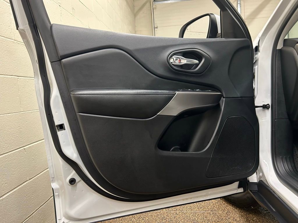 Used 2019 Jeep Cherokee Latitude Plus w/ Cold Weather Group image 13