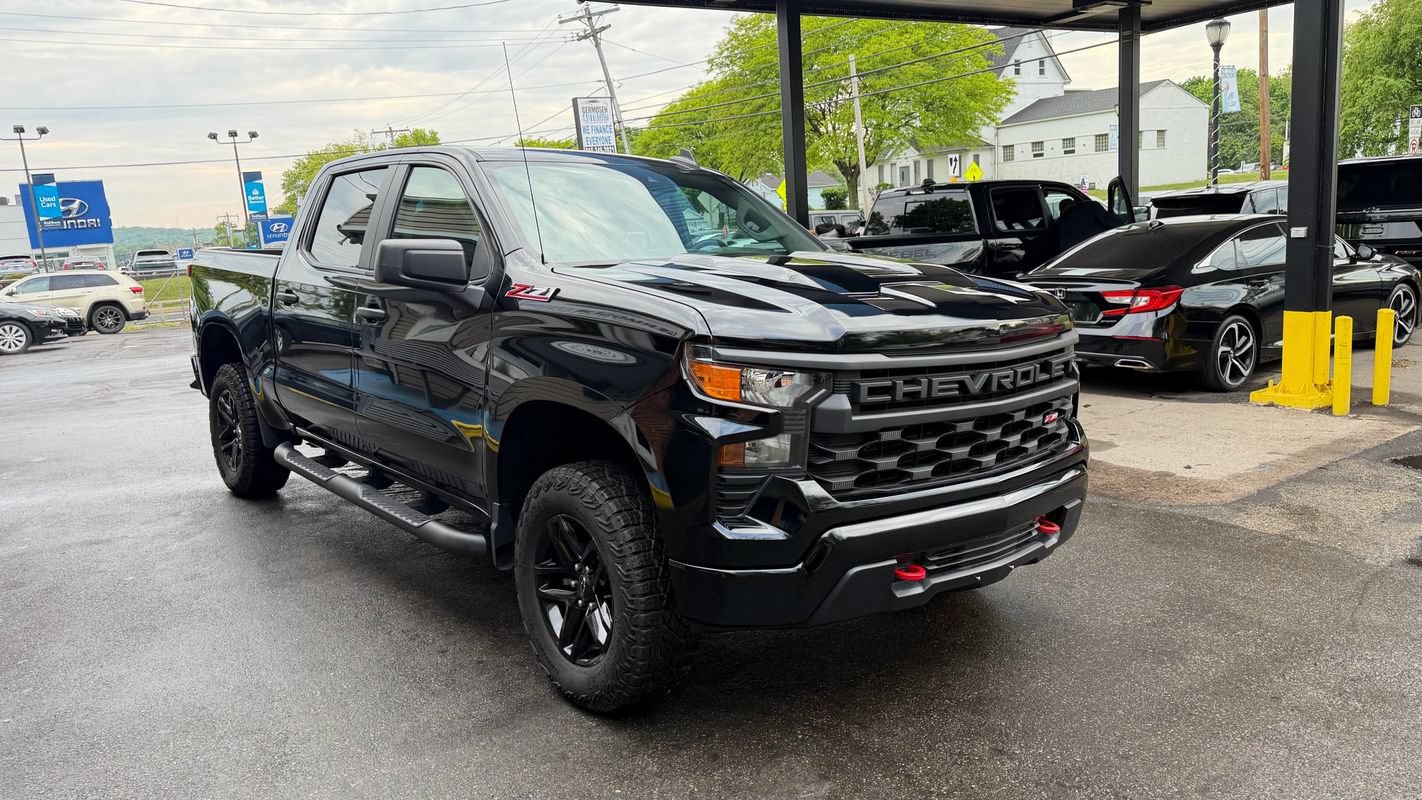 Used 2024 Chevrolet Silverado 1500 Custom Trail Boss w/ LPO, Dark Essentials Package AWD/4WD image 7