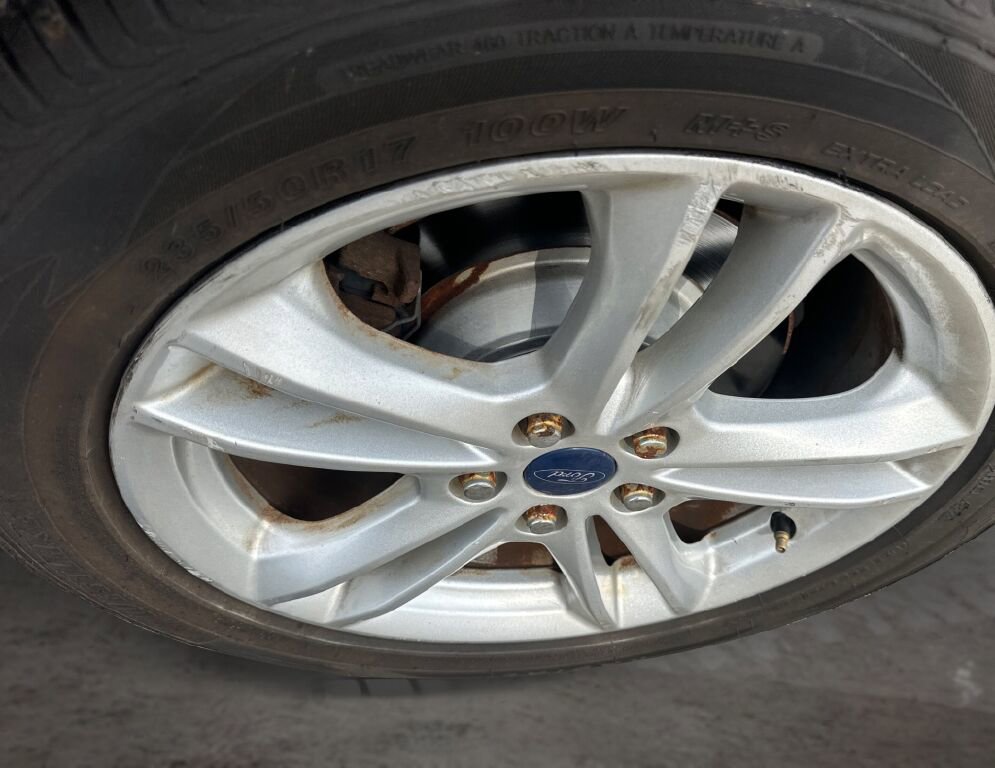 Used 2018 Ford Fusion SE w/ Fusion SE Technology Package FWD image 13