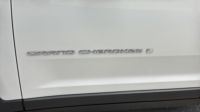 Used 2022 Jeep Grand Cherokee Limited AWD/4WD image 43