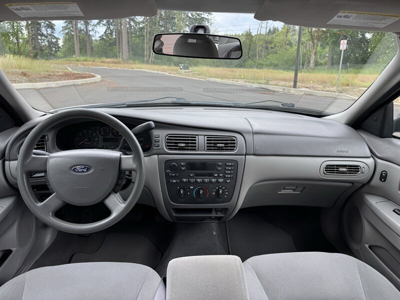 Used 2005 Ford Taurus SE FWD image 17