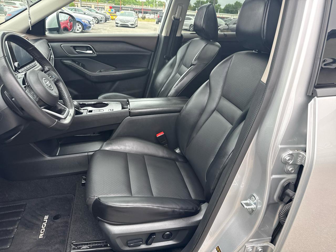 Used 2021 Nissan Rogue SV w/ Premium Package FWD image 13