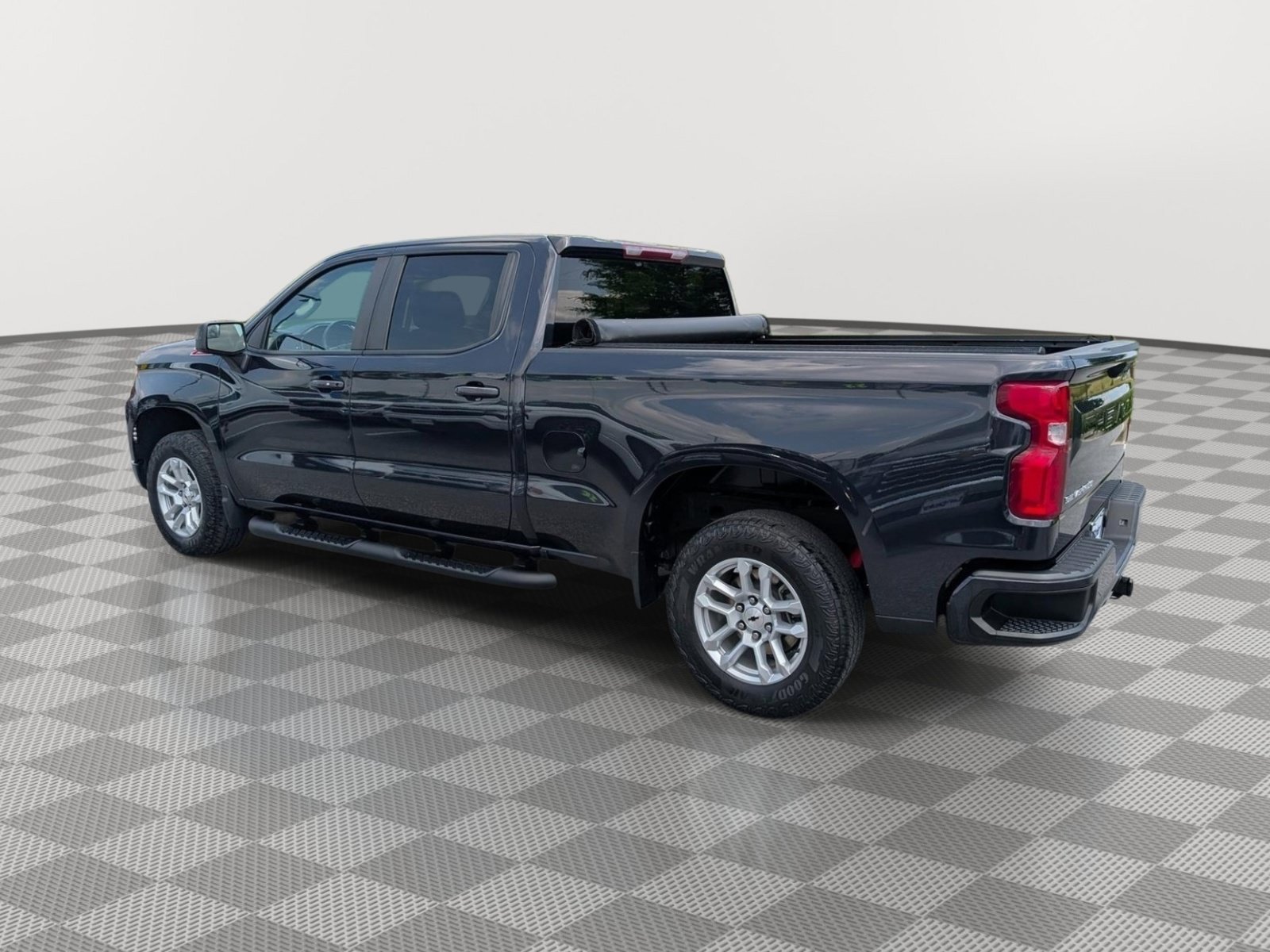Used 2023 Chevrolet Silverado 1500 RST w/ Z71 Off-Road Package AWD/4WD image 2
