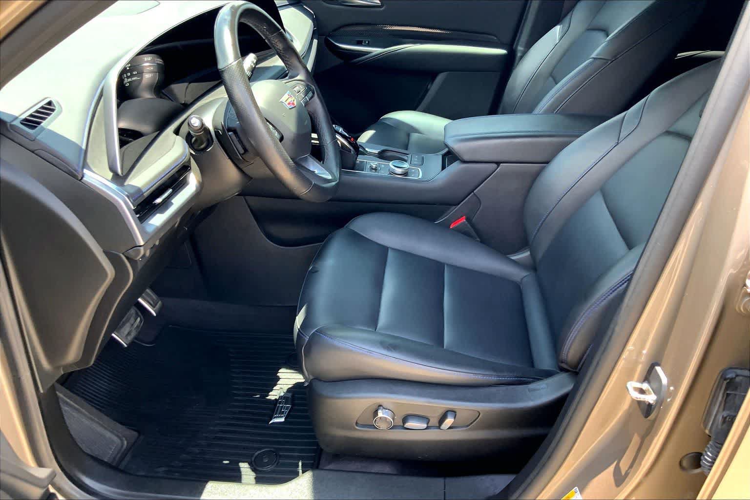 Used 2024 Cadillac XT4 Sport w/ Cold Weather Package FWD image 8