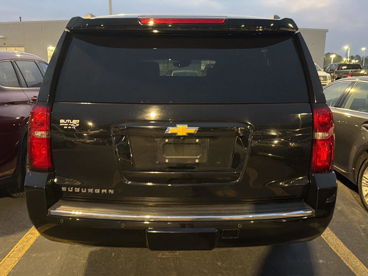 Used 2015 Chevrolet Suburban LTZ RWD image 9