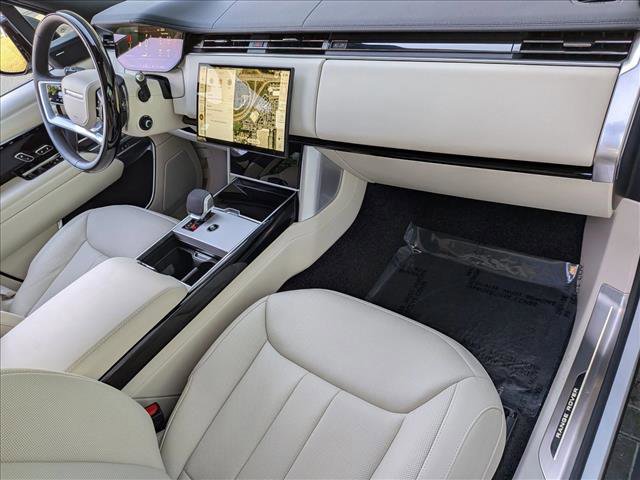 Certified 2025 Land Rover Range Rover SE image 23