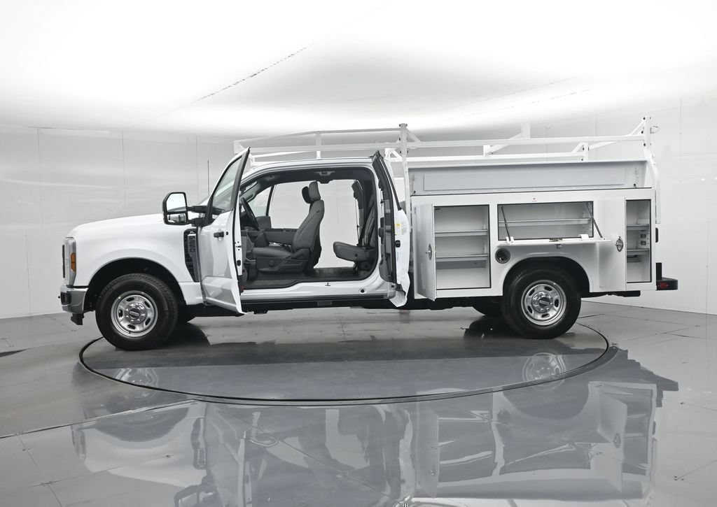 New 2026 Ford F250 XL w/ XL Chrome Package RWD image 34
