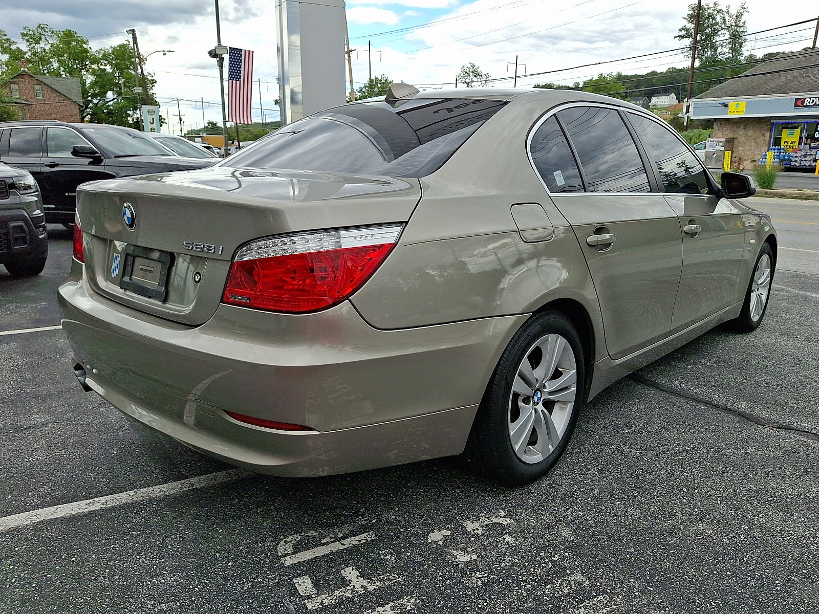 Used 2010 BMW 528i xDrive Sedan AWD/4WD image 6