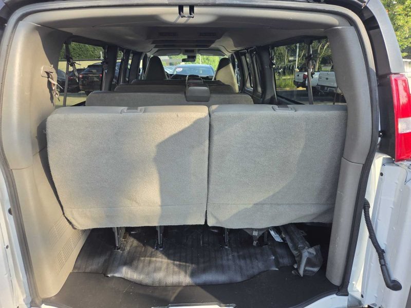 Used 2024 Chevrolet Express 3500 LS RWD image 7