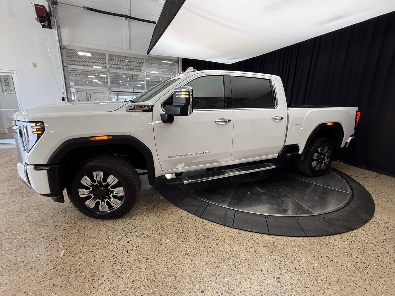 Used 2026 GMC Sierra 2500 Denali w/ Denali Reserve Package AWD/4WD image 3