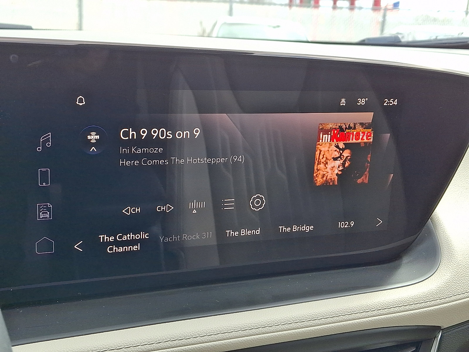 Used 2024 Buick Encore GX Avenir w/ Avenir Technology Package image 23