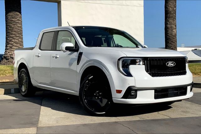New 2025 Ford Maverick Lobo image 2