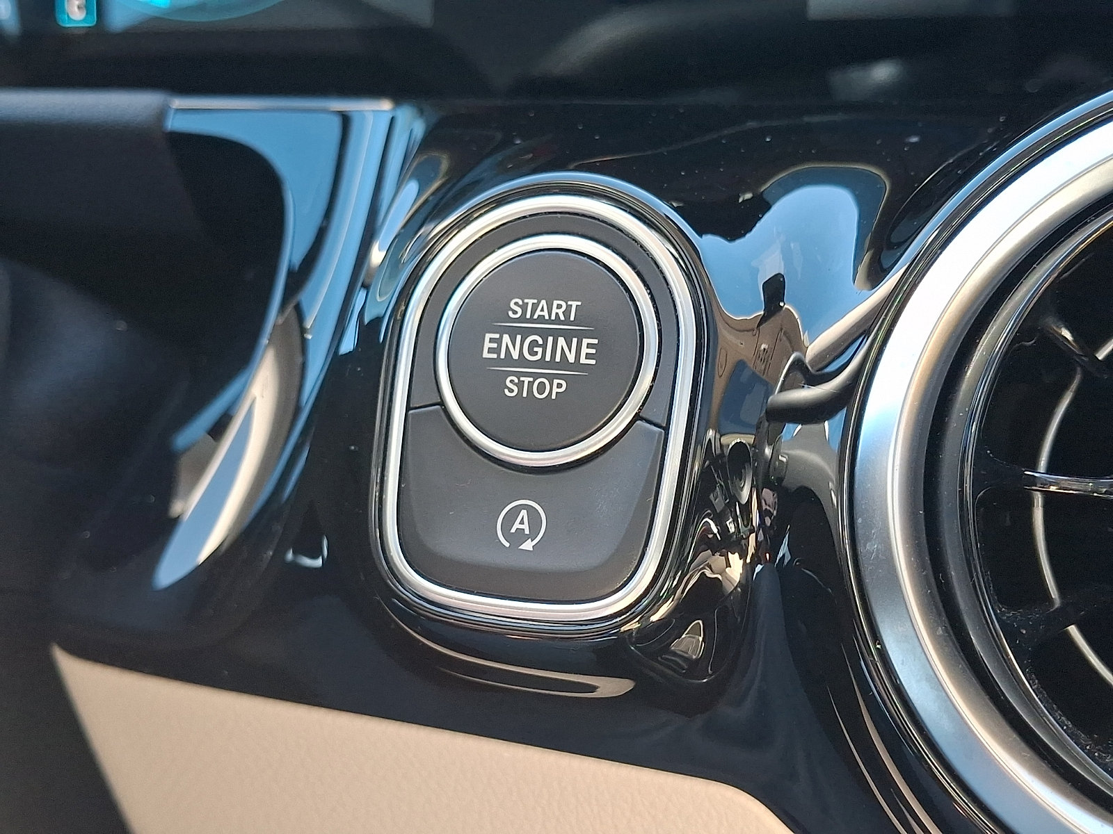 Used 2022 Mercedes-Benz GLA 250 4MATIC image 26