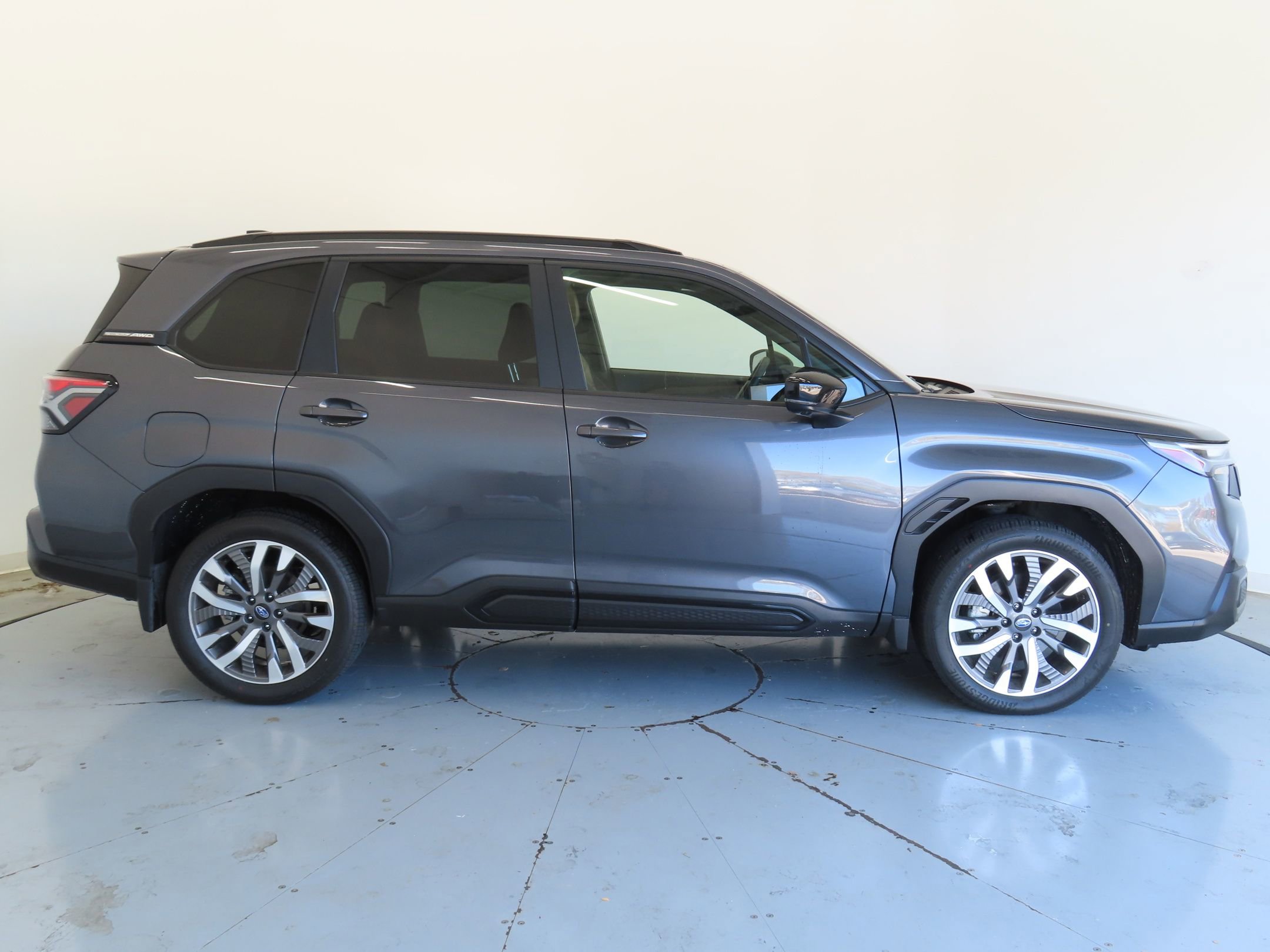 Used 2025 Subaru Forester Touring AWD/4WD image 2