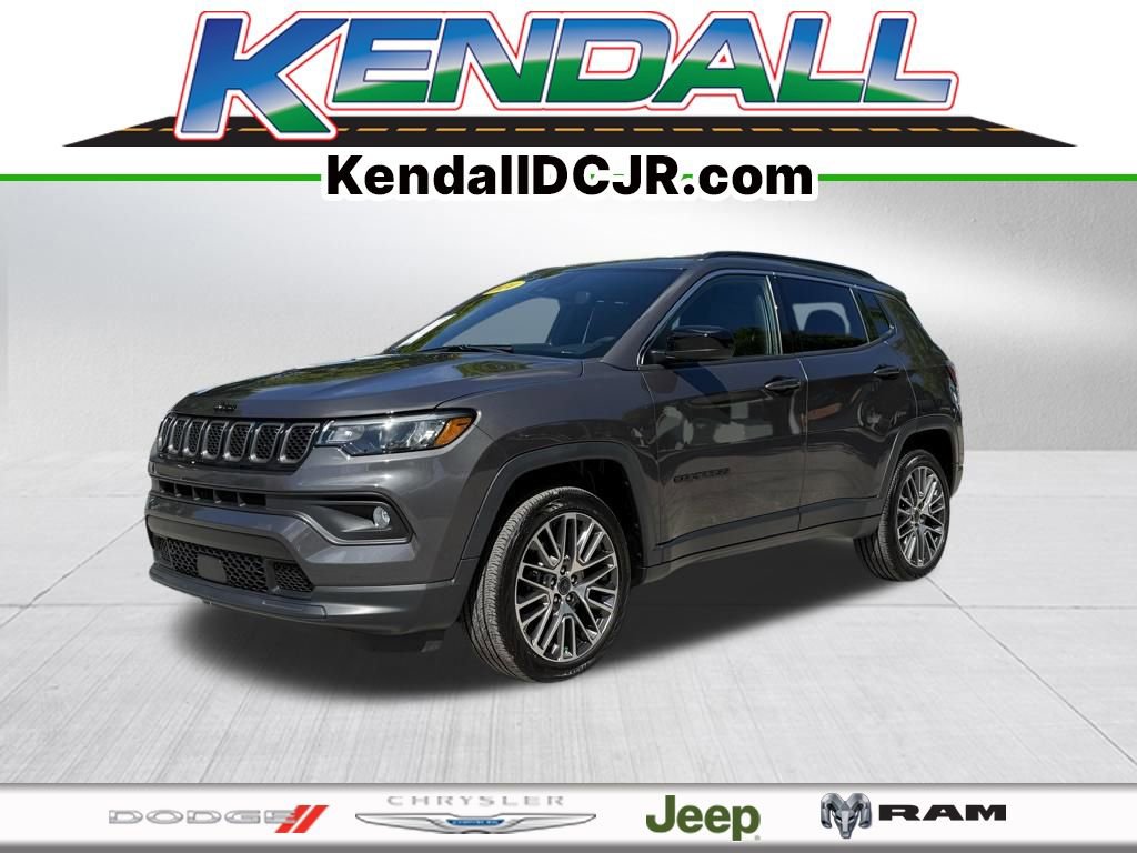 Used 2024 Jeep Compass Latitude image 1