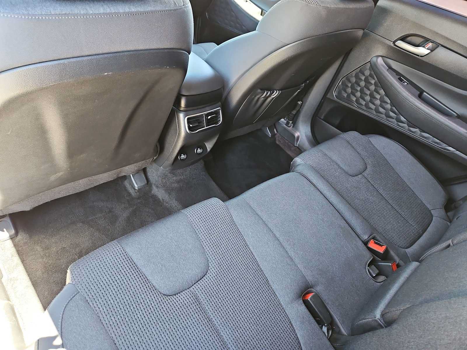 Used 2021 Hyundai Santa Fe SEL FWD image 18