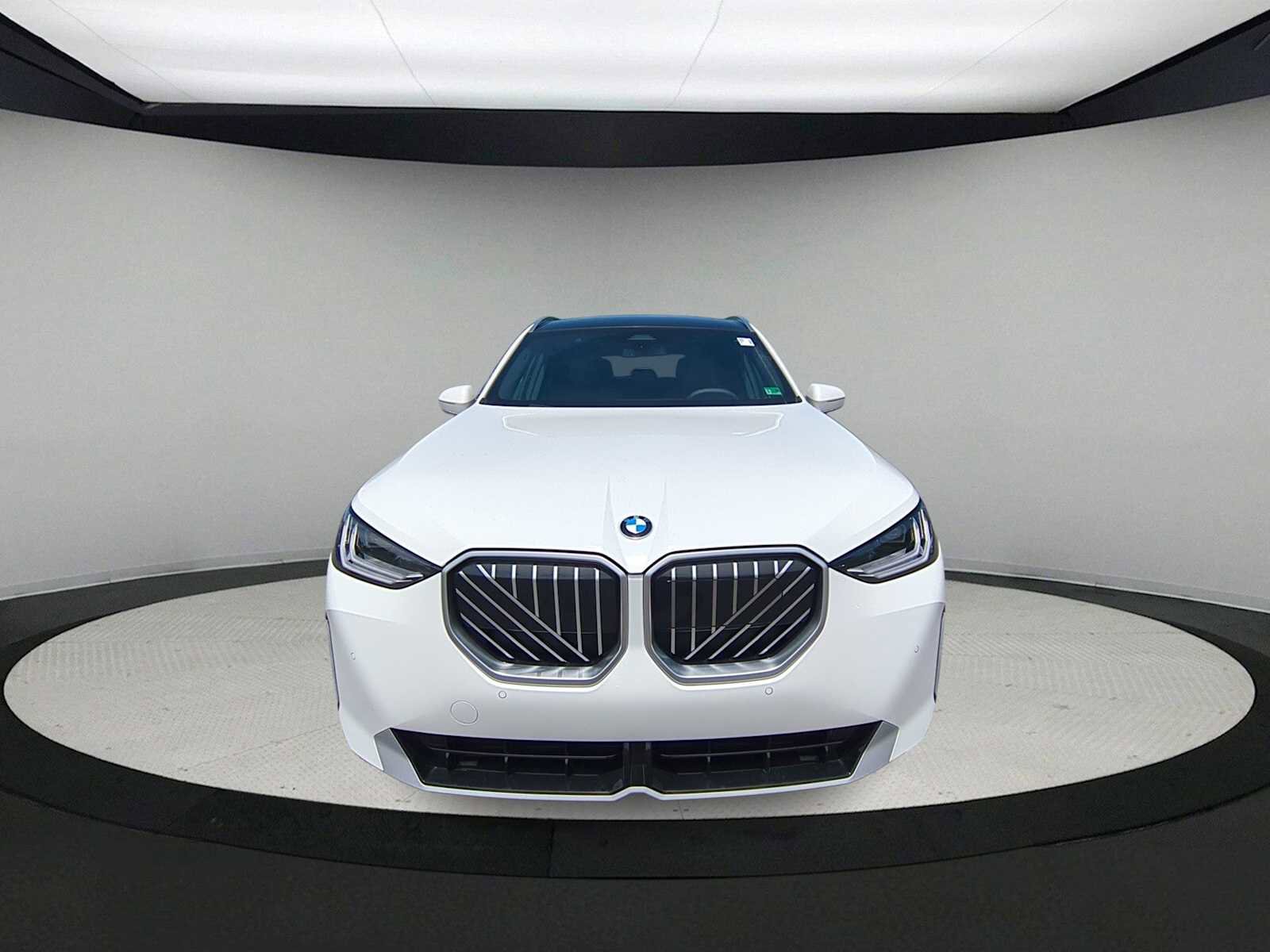 Used 2025 BMW X3 xDrive30i AWD/4WD image 3