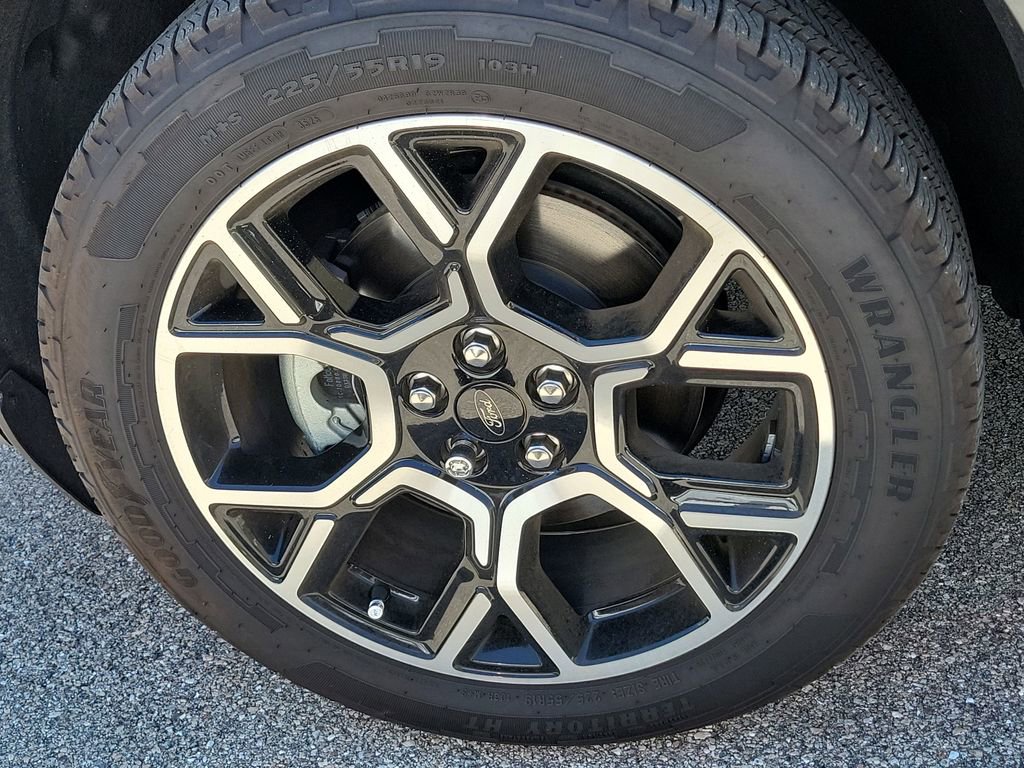 Used 2025 Ford Maverick Lariat image 11